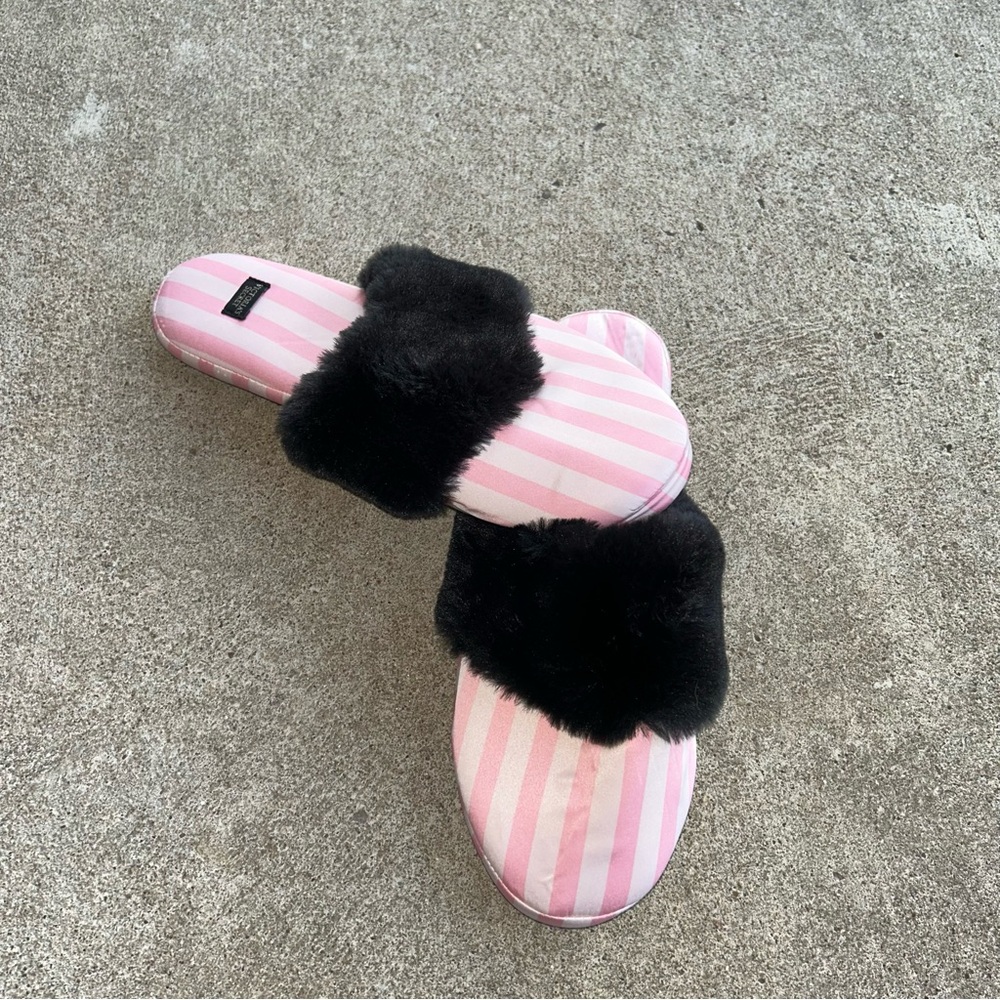 VS Pink White Striped Slippers with Black Fur Trim M Medium NEW Size 7/8